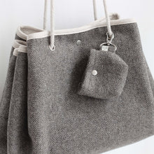 画像をギャラリービューアに読み込む, 【eyou / 予約】ヘリンボーンPoopバック - モカ