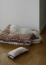 画像をギャラリービューアに読み込む, 【ohdibs / 予約】Fluffy Pillow _ Navy check