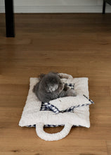 画像をギャラリービューアに読み込む, 【ohdibs / 予約】Fluffy Pillow _ Navy check