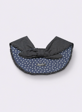 画像をギャラリービューアに読み込む, 【boocce / 予約】PETIT FLORAL CAPE（Navy）
