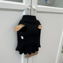 画像をギャラリービューアに読み込む, 【ah taeri pet / 予約】ブラックタートルネックTシャツ（ベーシック / フリル）

