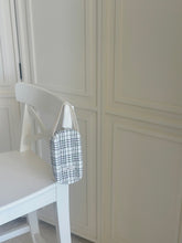 画像をギャラリービューアに読み込む, 【eyou / 予約】Soft days - Black check（お散歩ポーチ）
