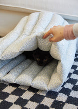 画像をギャラリービューアに読み込む, 【azalea / 予約】カヌレクッション（sky）
