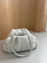 画像をギャラリービューアに読み込む, 【eyou / 予約】EYOU Hug bag
