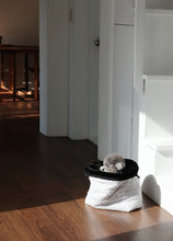 画像をギャラリービューアに読み込む, 【ohdibs / 予約】Snuggle Room _ black
